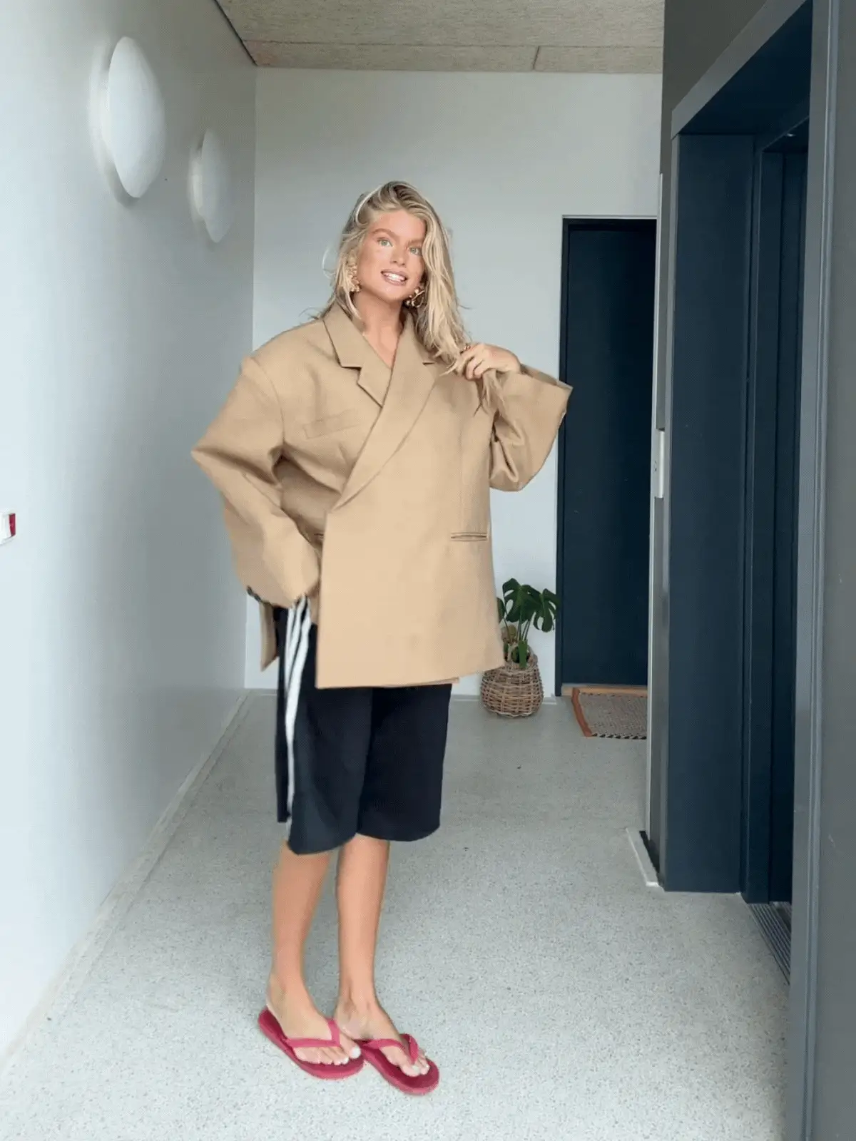 Oversized Side Slit Blazer Camel - Image 14