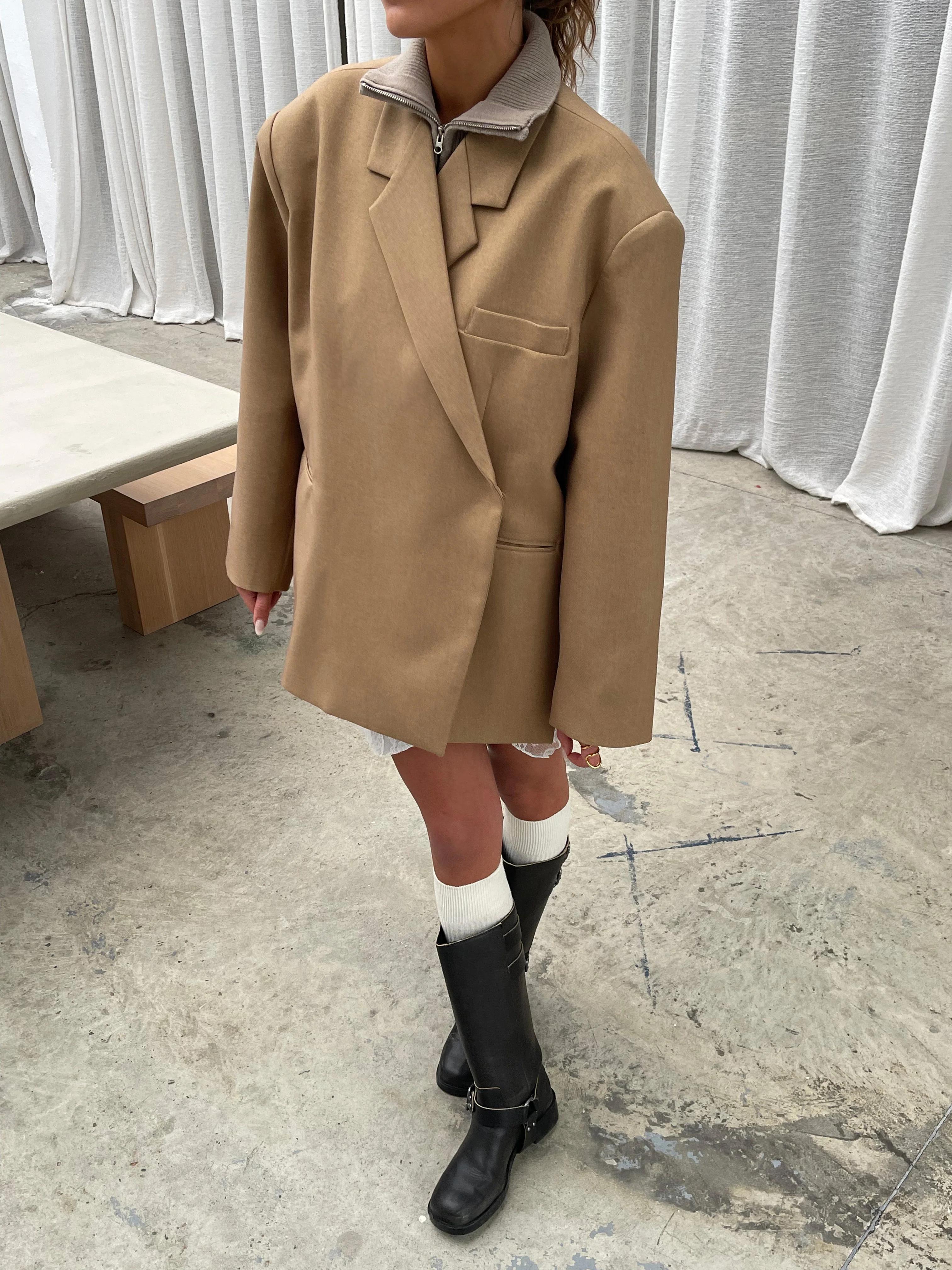 Oversized Side Slit Blazer Camel - Image 15