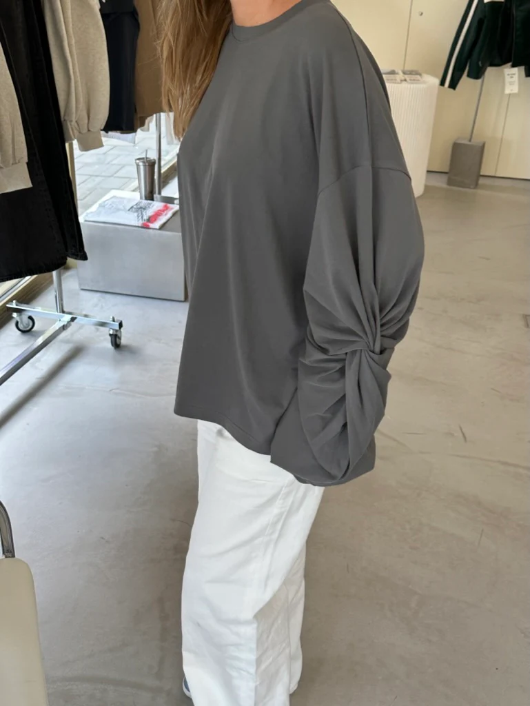 Oversized Twisted Longsleeve Charcoal - Image 3