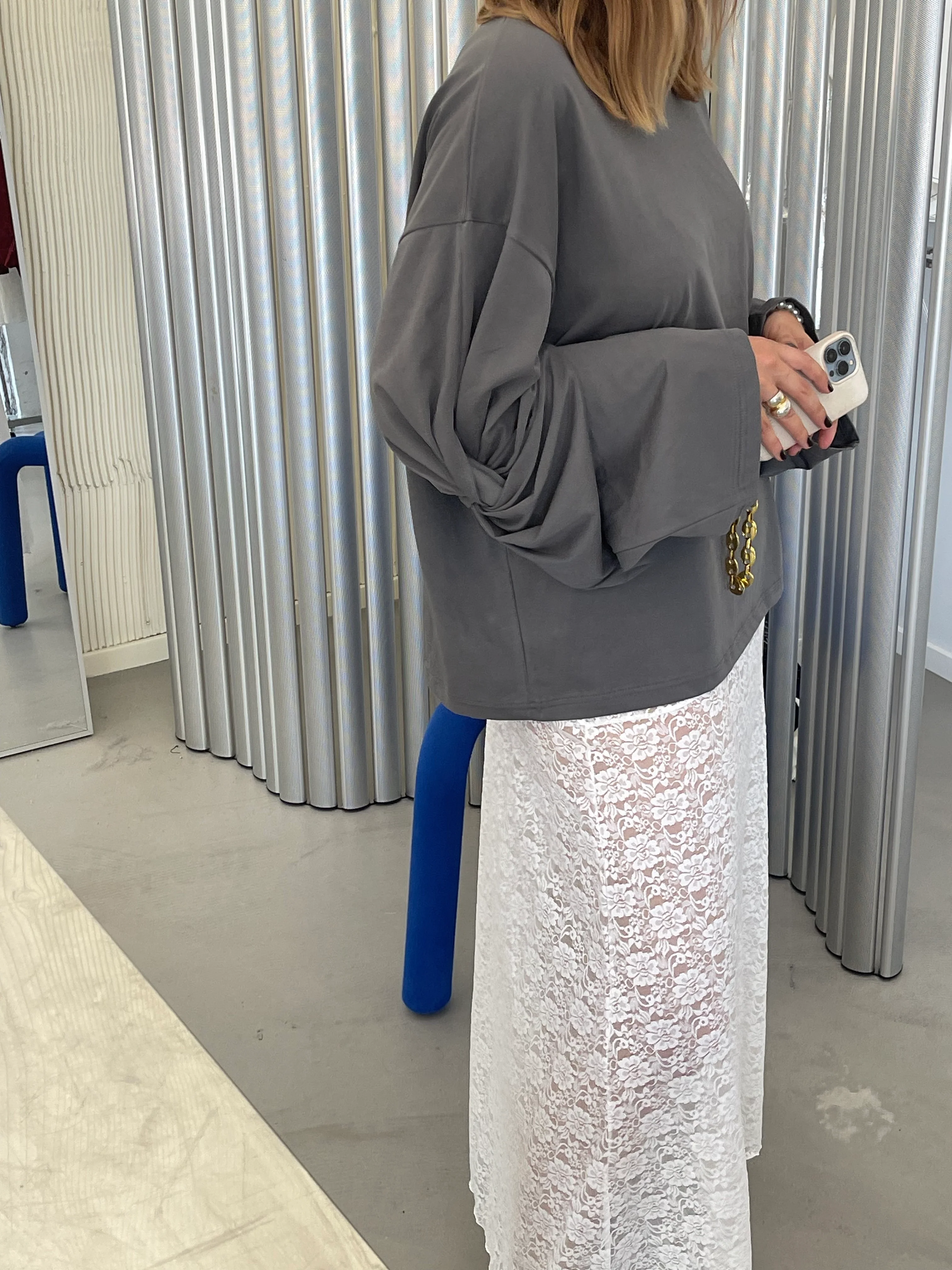 Oversized Twisted Longsleeve Charcoal - Image 6